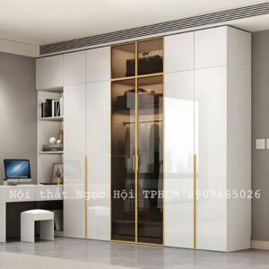Tủ Quần Áo Kịch Trần Cửa Kính Viền Vàng Sang Trọng Kết Hợp Bàn Làm Việc