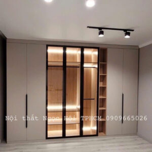 Tủ Quần Áo Kịch Trần Cửa Kính Cường Lực Viền Đen Kèm Đèn LED Nội Thất Hiện Đại