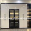 Tủ Quần Áo Màu Trắng Đen Cửa Kính Kết Hợp Kệ Trang Trí Đèn LED Sang Trọng