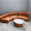 Sofa Da Góc Cong Nâu Da Bò – Thiết Kế Uốn Lượn Tinh Tế, Đẳng Cấp Không Gian